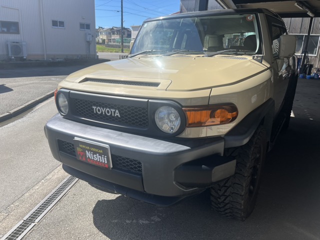 Toyota FJ Cruiser 2