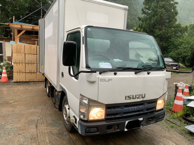 Isuzu Elf 1