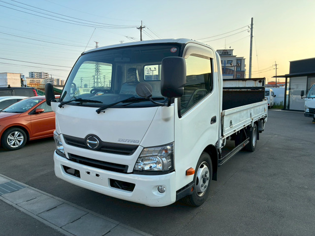 Hino Dutro 1