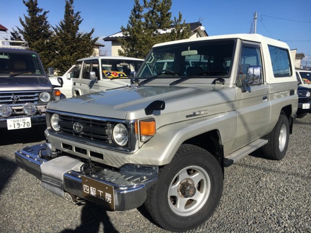 Toyota Land Cruiser 70 2