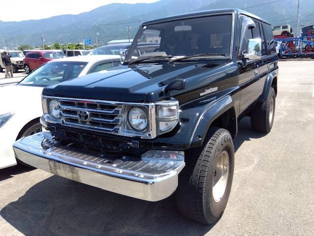Toyota Land Cruiser 70 2