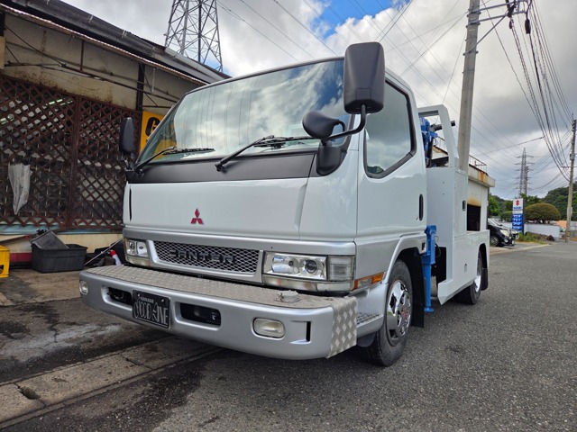Mitsubishi Fuso Canter 1