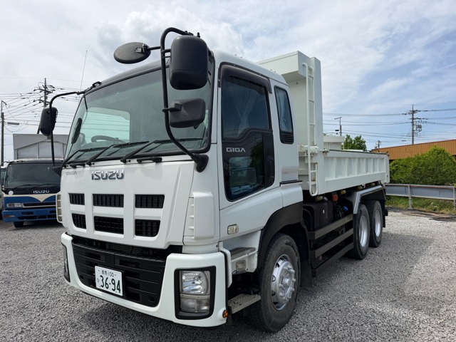 Isuzu Giga 1