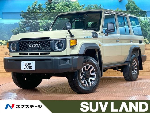 Toyota Land Cruiser 70 1