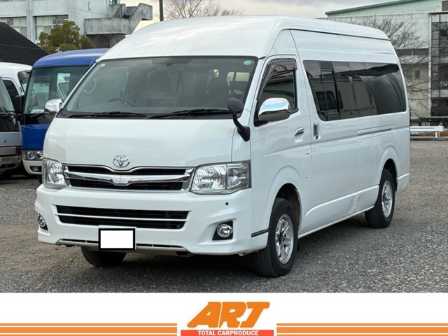 Toyota Hiace Commuter 1