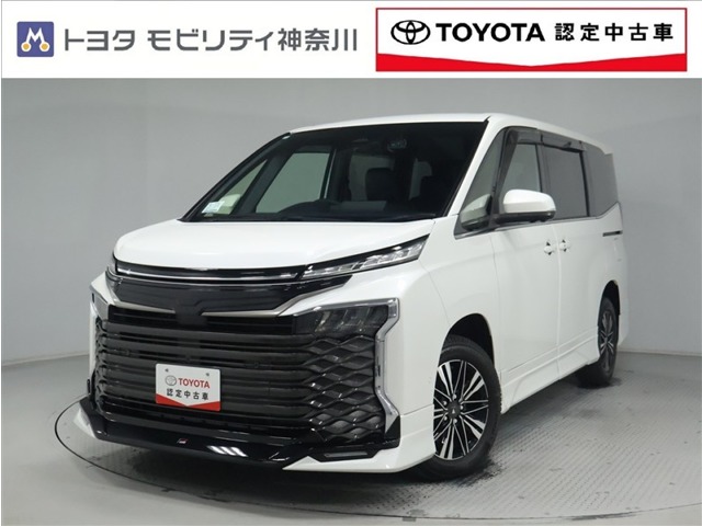 Toyota Voxy 1