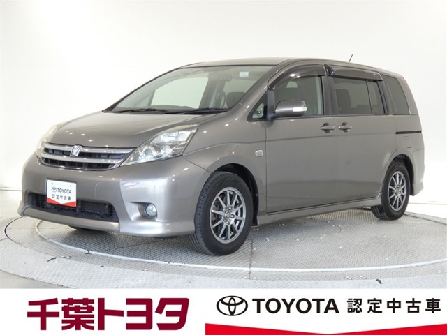 Toyota Isis 1