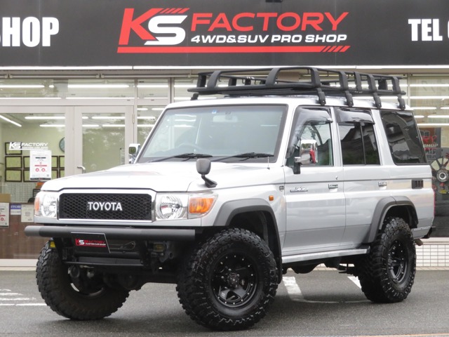Toyota Land Cruiser 70 2