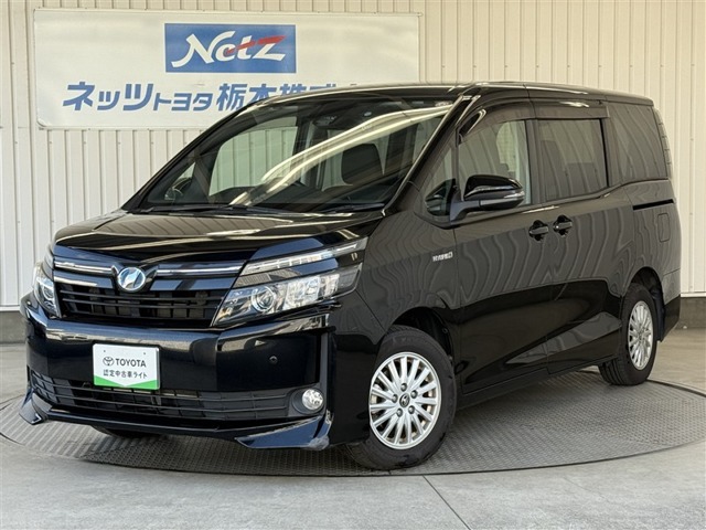 Toyota Voxy 1