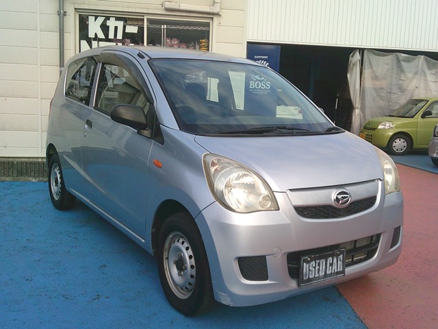 Daihatsu Mira 1