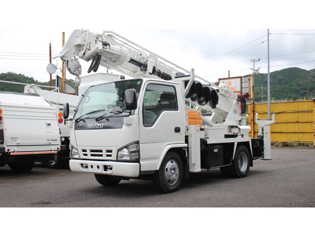 Isuzu Elf 1
