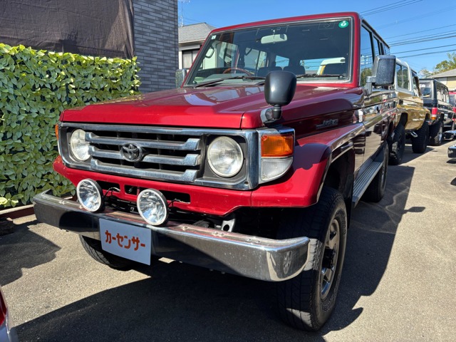 Toyota Land Cruiser 70 2