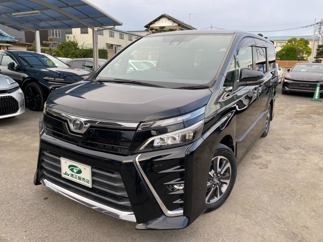 Toyota Voxy 1