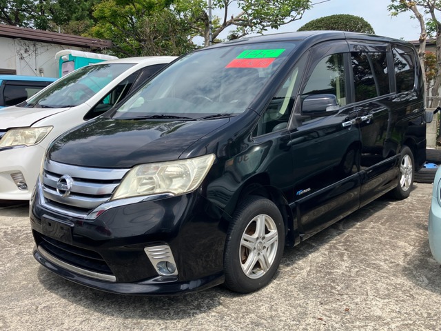 Nissan Serena 1