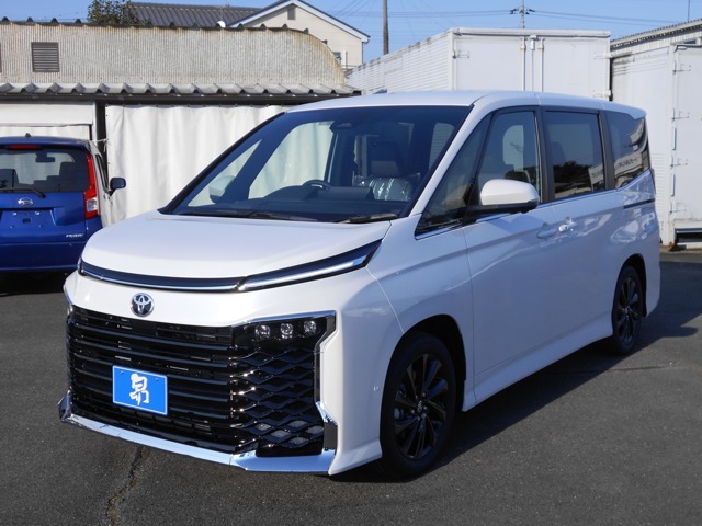 Toyota Voxy 1
