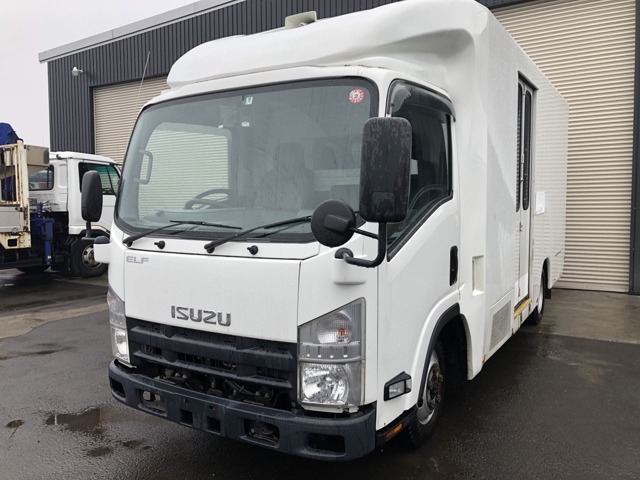 Isuzu Elf 1