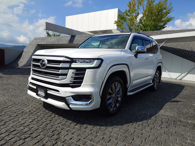 Toyota Land Cruiser 300 2