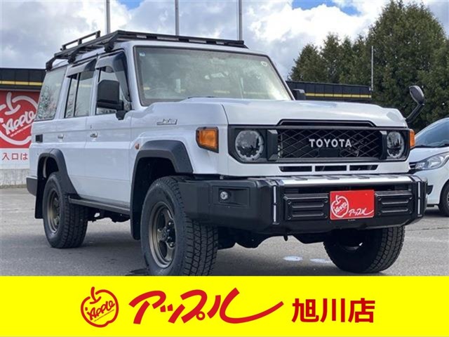 Toyota Land Cruiser 70 2