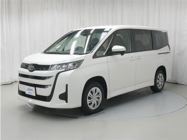 Toyota Noah 1