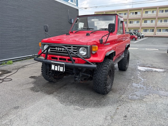 Toyota Land Cruiser 70 2