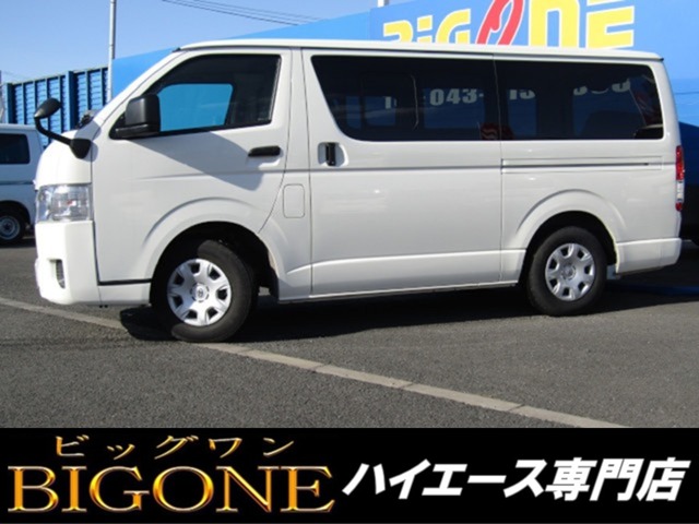 Toyota Hiace Van 1