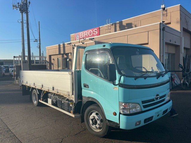 Hino Dutro 1