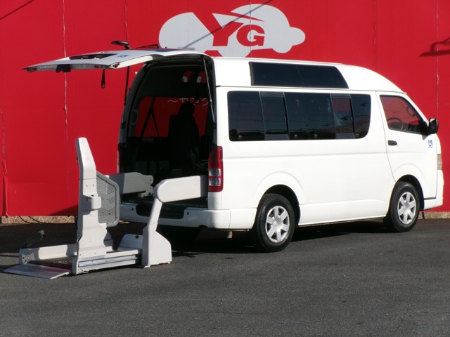 Toyota Hiace Van 1