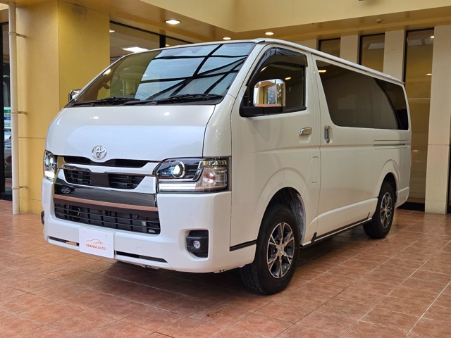 Toyota Hiace Van 1
