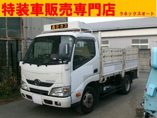 Hino Dutro 1