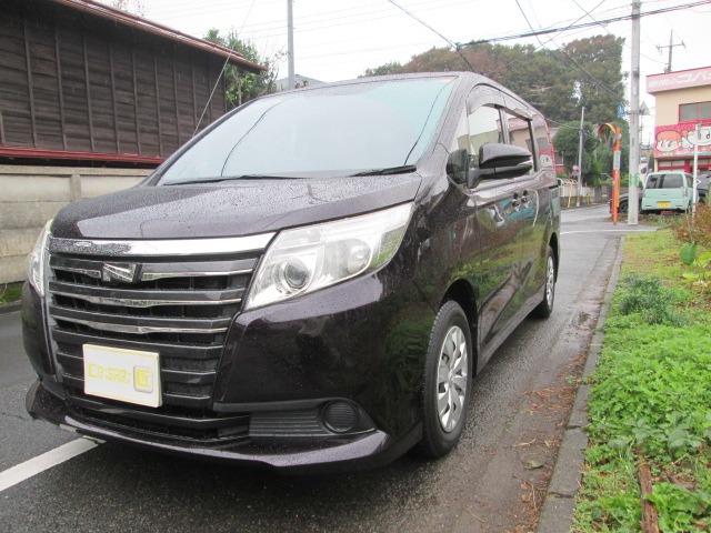 Toyota Noah 1