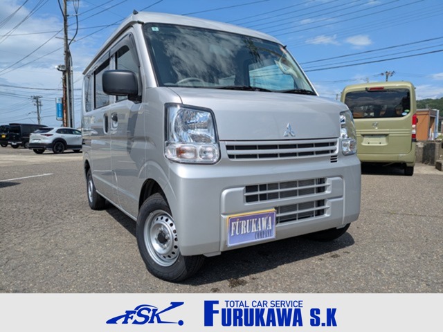 Mitsubishi Minicab Van 1