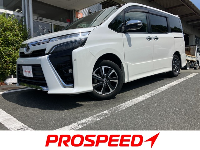 Toyota Voxy 1