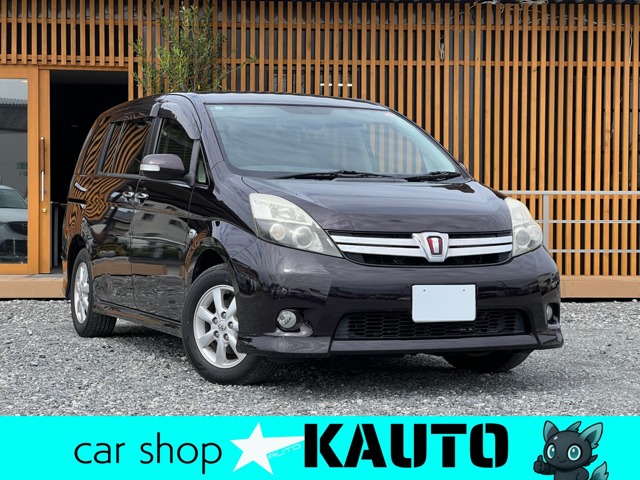 Toyota Isis 1