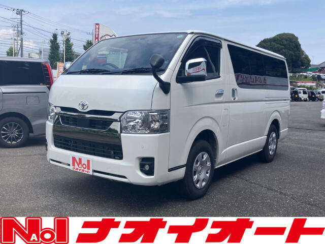 Toyota Hiace Van 1