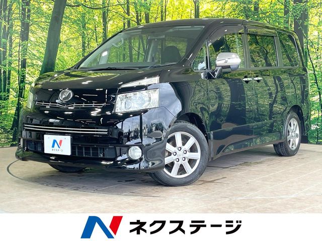 Toyota Voxy 1