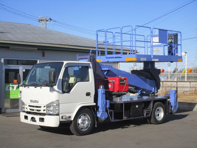 Isuzu Elf 1