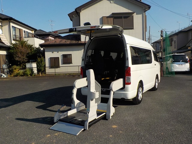 Toyota Hiace Van 1