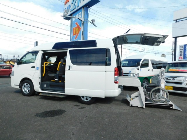 Toyota Hiace Van 1
