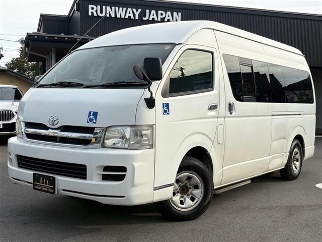 Toyota Hiace Commuter 1