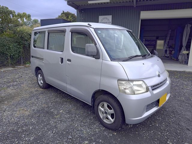 Toyota Light Ace Van 1