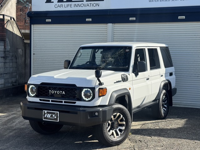 Toyota Land Cruiser 70 2