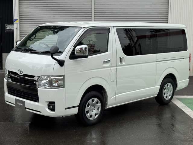 Toyota Hiace Van 1