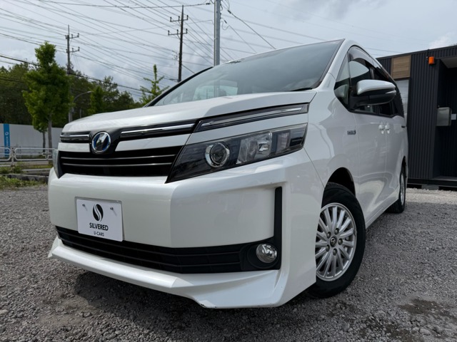 Toyota Voxy 1