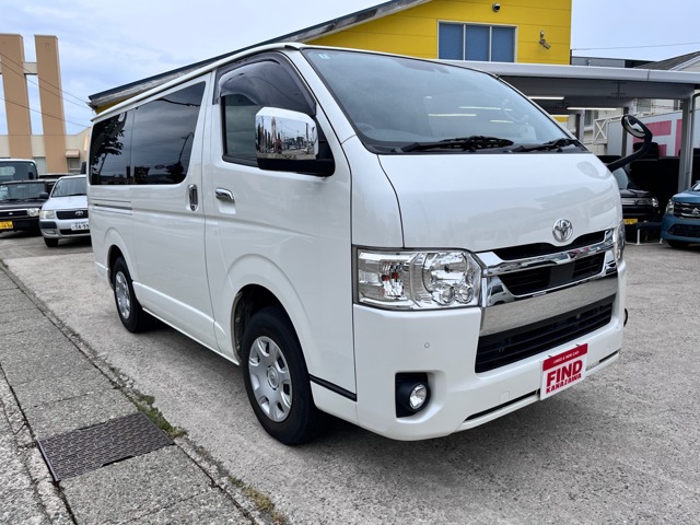 Toyota Hiace Van 1