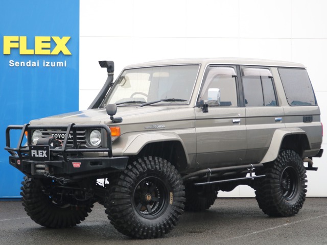 Toyota Land Cruiser 70 2