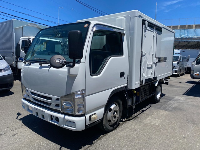 2016 Isuzu Elf