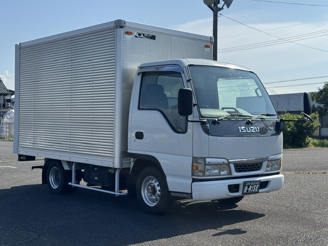 Isuzu Elf 1