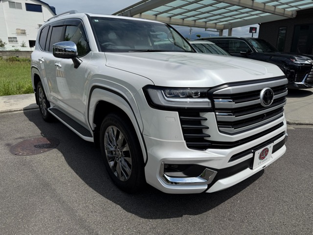 Toyota Land Cruiser 300 2