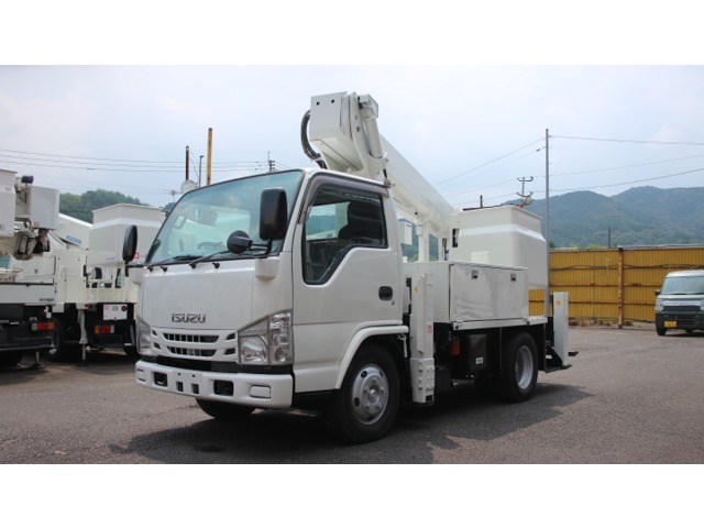 Isuzu Elf 1