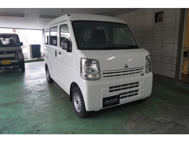 Mitsubishi Minicab Van 1